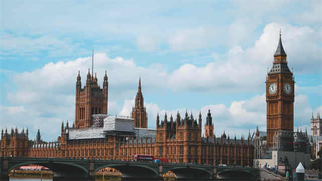 英国伊顿公学中有女学生吗